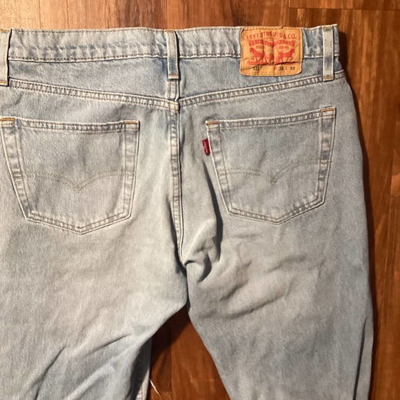 Mens size 33/32 Levi Straus distressed Jeans - Picture 4 of 4